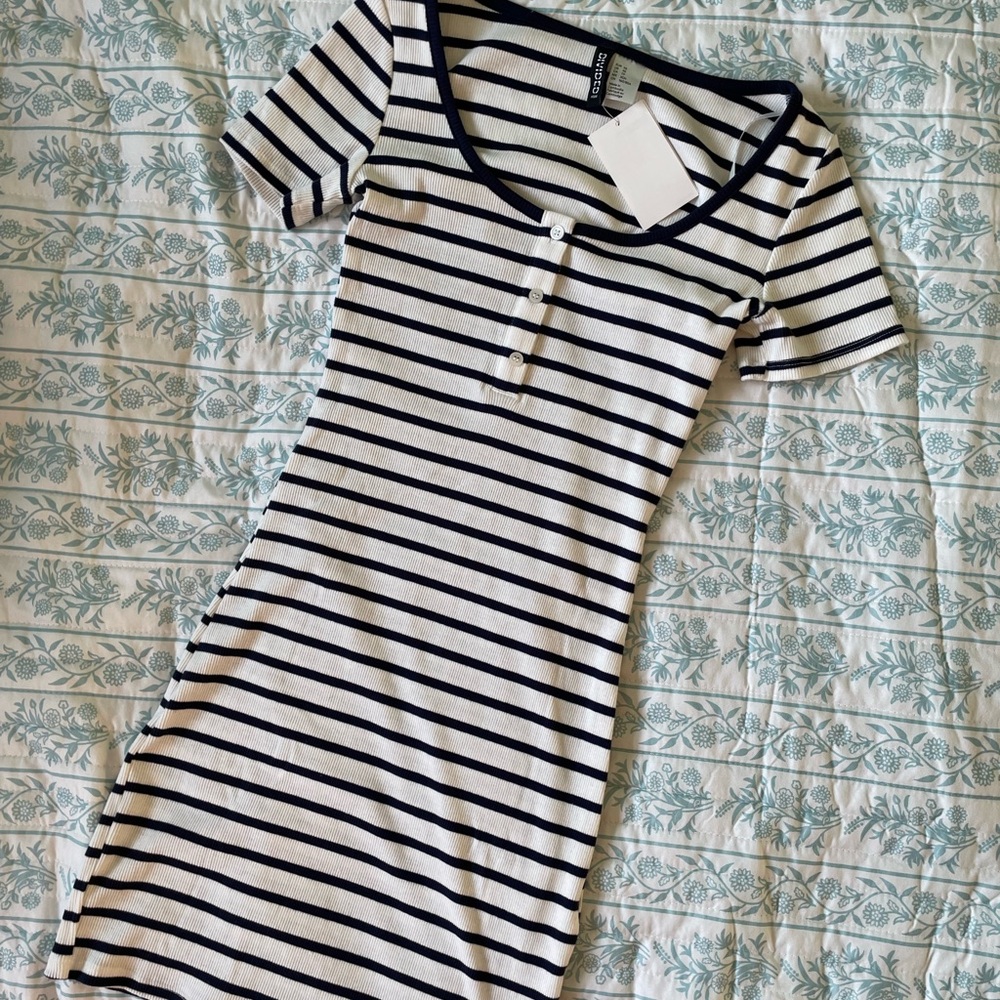 H&M White and Blue Bodycon Mini Dress Scoop Neck Short Sleeve